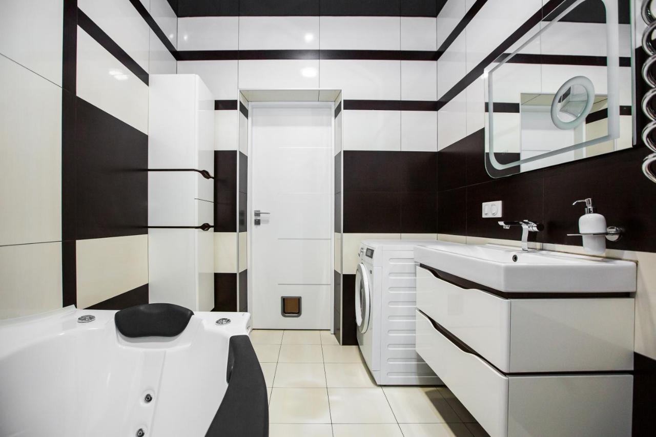 Brand New Relaxing Place In Nice Neighbourhood Lviv Bagian luar foto