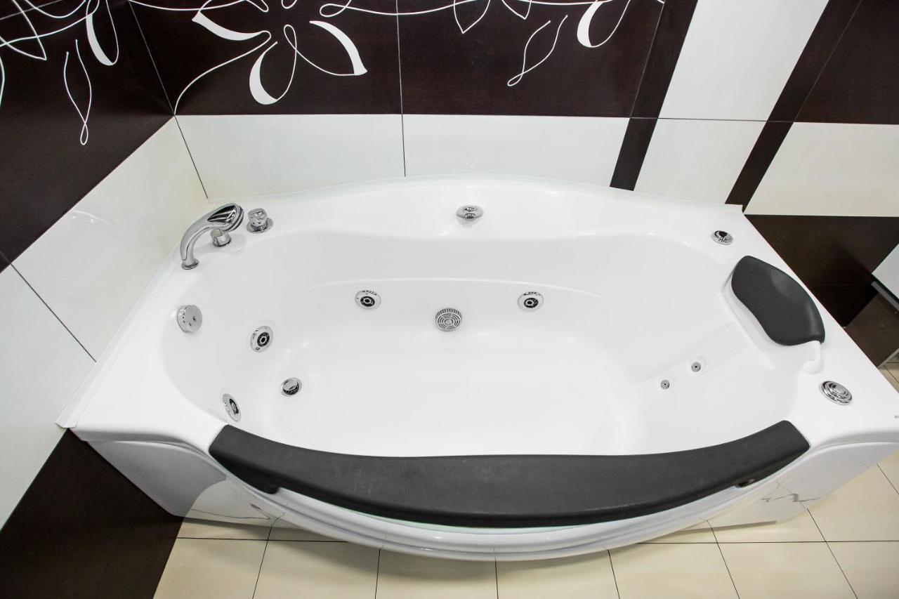 Brand New Relaxing Place In Nice Neighbourhood Lviv Bagian luar foto